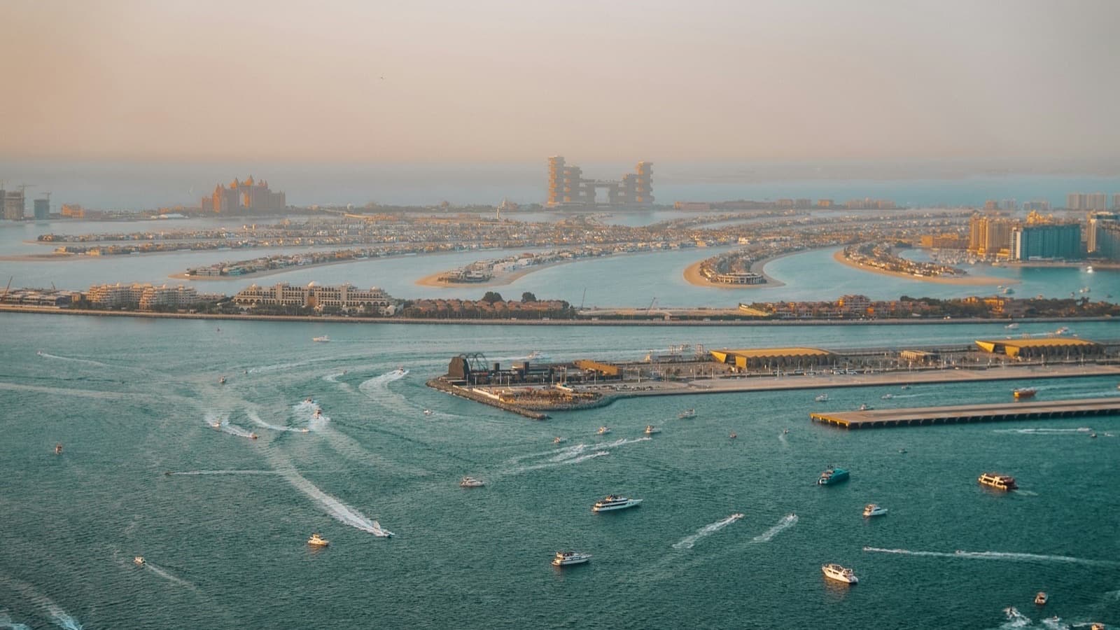 Palm Jumeirah β distressed-property landscape